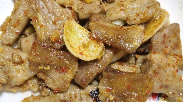 这道超简单的家常烤肉一上桌，全家都爱吃