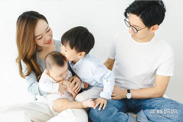 #你的育儿经#年糕妈妈：我 35 岁了，两个娃，每天都在崩溃