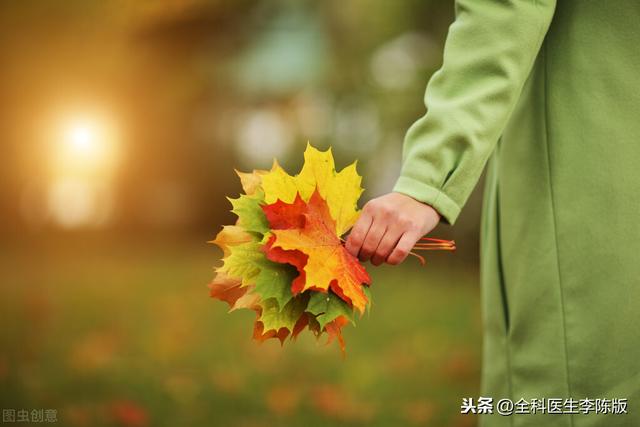 「世界更年期关怀日」全科医生建议，多喝2水，常吃1菜