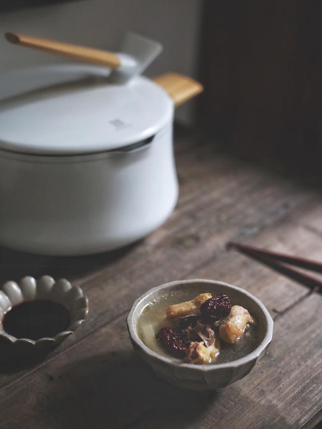 椰子炖鸡，简单上手鲜美多汁，养生又驱寒，女性朋友要常喝