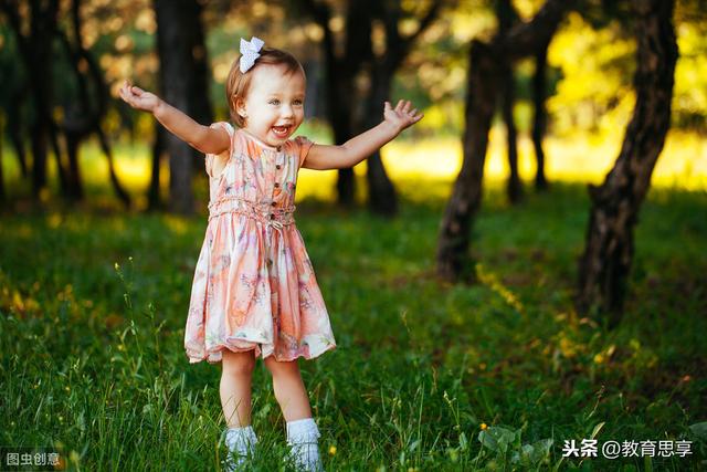 你的育儿经■孩子见人不爱“打招呼”就是没礼貌吗?父母不应强迫,更不能利诱