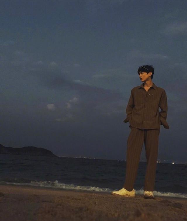 普拉达女王白敬亭|亭会穿 亭帅气