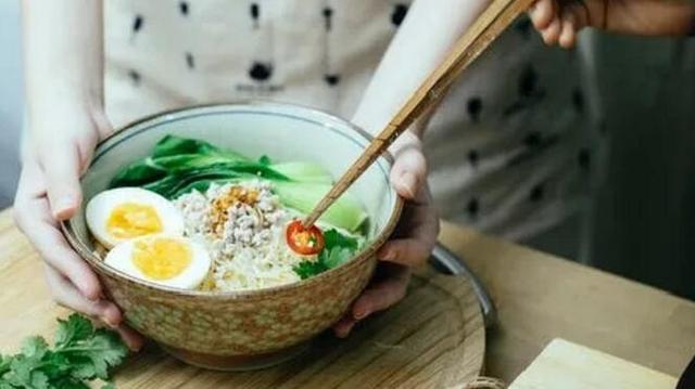 反流|胃食管反流会有哪些症状？日常饮食更要多注意