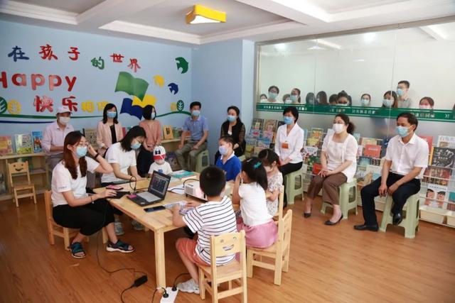 超级宝妈|“绘本家园”示范馆揭牌,探索新的亲子互动模式