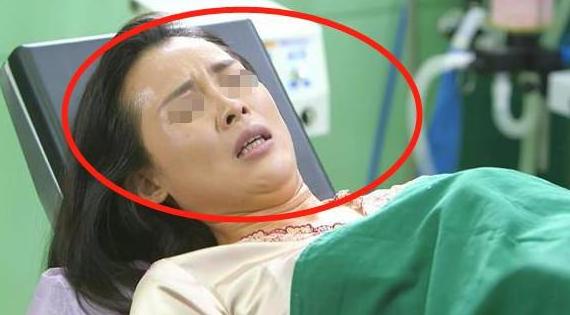 【超级宝妈】男医生为孕妈“刮毛”被拒绝，等他解释过后，护士忍不住低头偷笑