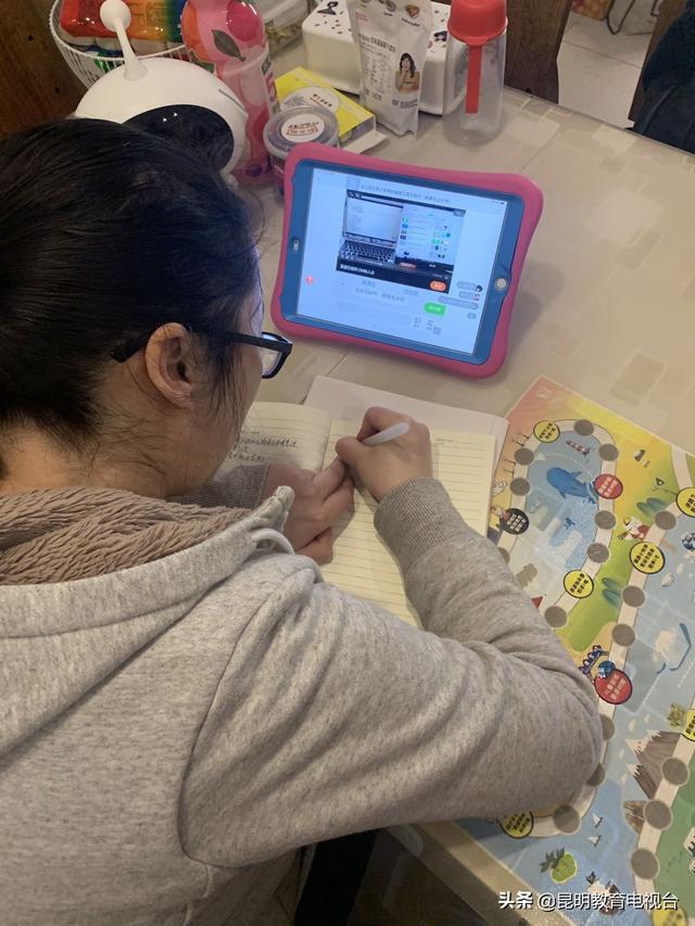 【超级宝妈】东华幼儿园积极学习运用新媒体技术以新媒体快车促进家园零距离沟通