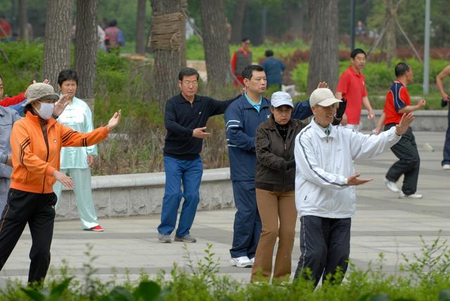 肝脏变硬后，脸上会出现3种异常，哪怕占一个，劝你早查肝CT