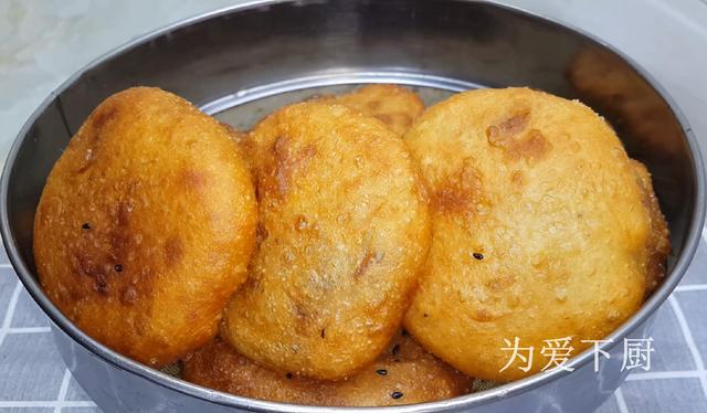 在家面粉别炸油条了，开水一烫，比蛋糕烧饼还香，真的非常美味