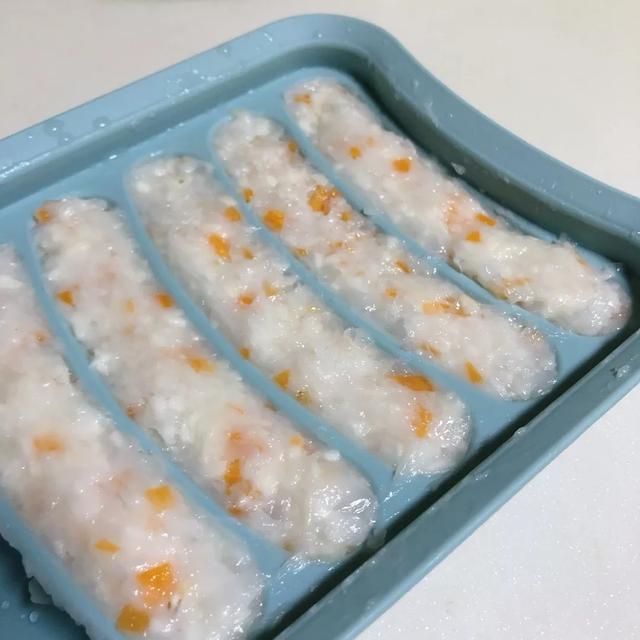 大眼睛的女孩|辅食课堂 | 买啥肉肠，自己做的安全又好吃