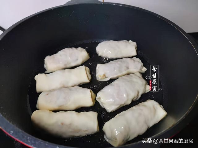 香菇鸡肉糯米卷，我家学生早餐，煎一煎上桌，鲜香味美