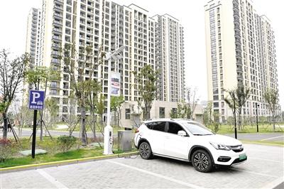 「新华网客户端」“新基建”打开汽车产业想象空间