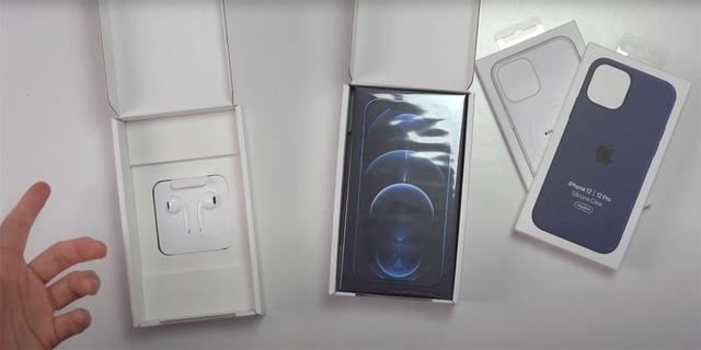 迫于政策压力，苹果 iPhone 12 系列在法国配备充电器