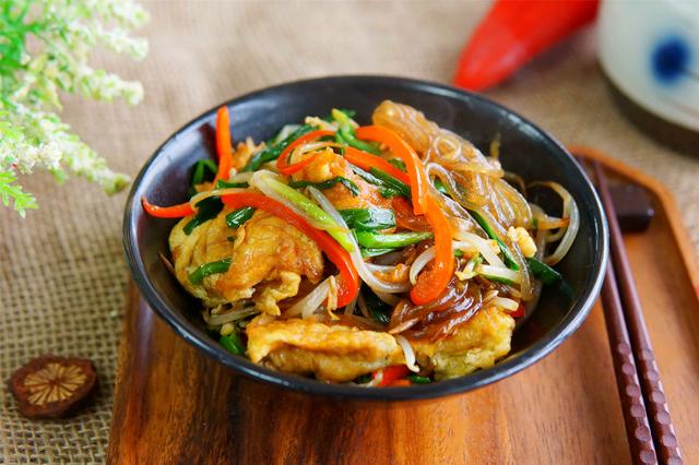 天冷了，用这5样炒一锅“合菜”，暖和下饭，不用放肉也香的很