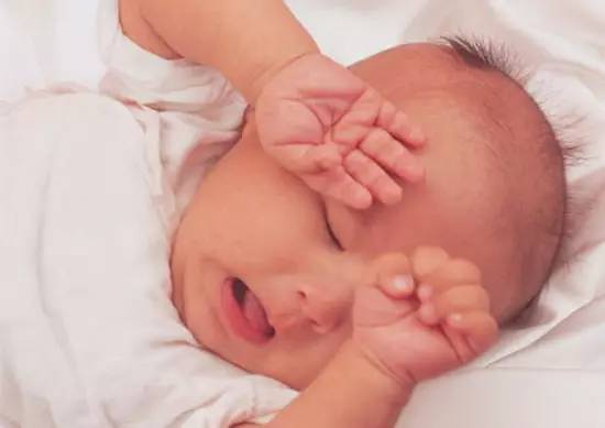 「暖先生格调」解读“婴语”：摇头、红脸、揉眼、攥拳...这些动作各有含义！