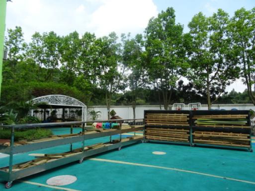 你的育儿经|当建构区搬到了户外,孩子能搭出一整个世界