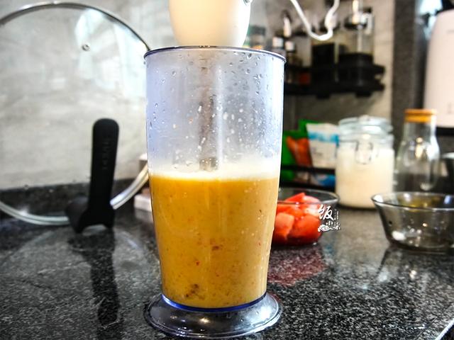 入冬了，天冷就要吃点热乎的，这样的一锅海鲜饭，营养好吃又暖胃