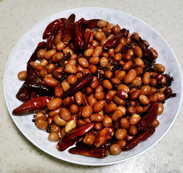 花生这样一次多做些，随取随吃特方便，营养美味，家里人超喜欢