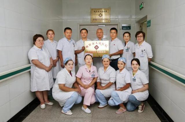 深圳援建喀什市人民医院危重新生儿救治中心揭牌