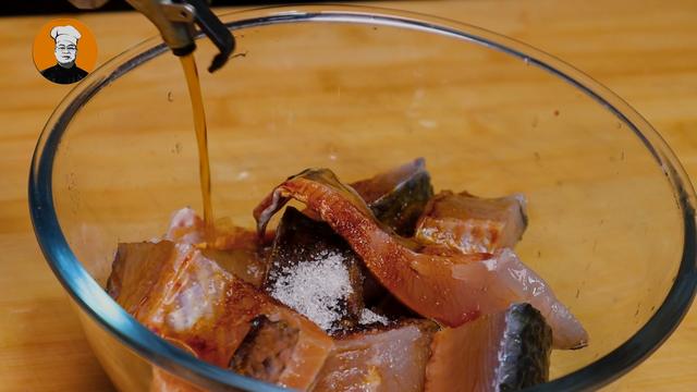 入冬后要多吃鱼，教你懒人做法，用料简单味道好，出锅连汤都不剩