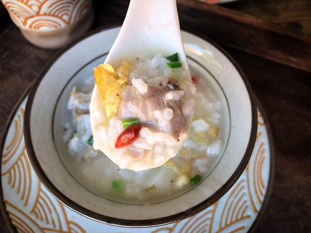 熬大骨汤，记住“2不放2诀窍”，汤汁浓白鲜美，味道香还没腥味