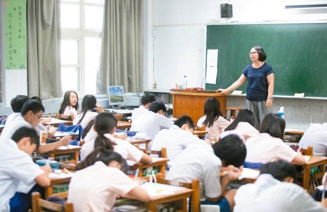 你的育儿经：“匚”姓爸爸给儿子取了这名，却难坏了老师：一点名全班都跑了