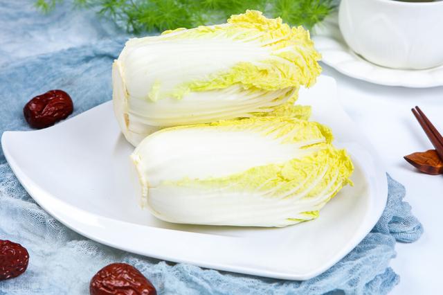 家常的醋溜白菜，牢记3个技巧，白菜酸辣开胃又脆爽，做法还简单