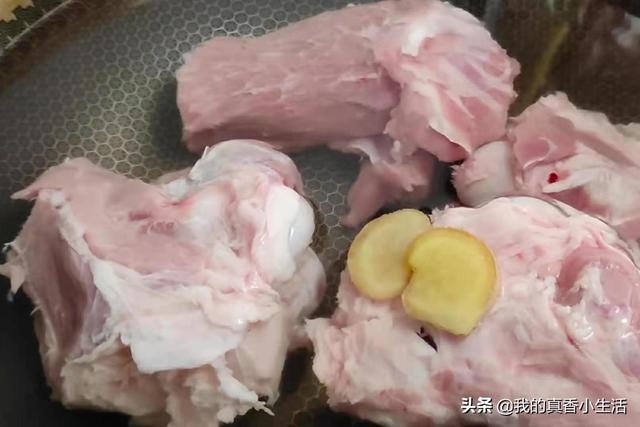 炖骨肉汤有窍门，教你饭店不外传的方法，汤白肉香，好喝又营养