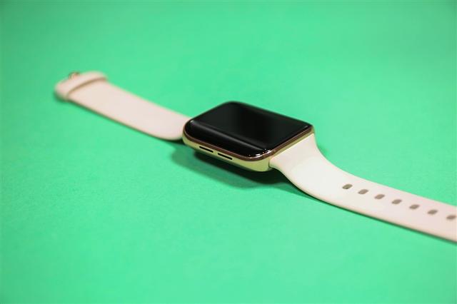 环球网■双系统+闪充续航耐造！OPPO Watch评测：最美安卓表面面俱到