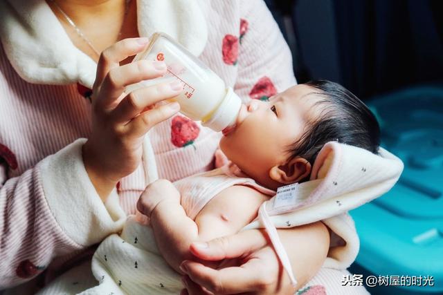 你的育儿经■宝宝呛奶后不吃奶了怎么办？宝宝吃奶时哭闹的原因？这样可以预防