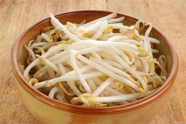 在家发豆芽好简单，只需水和豆，5天就发好，脆嫩好吃，干净卫生