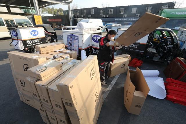 年业务量突破700亿件！快递近三个月实现“三连跳”