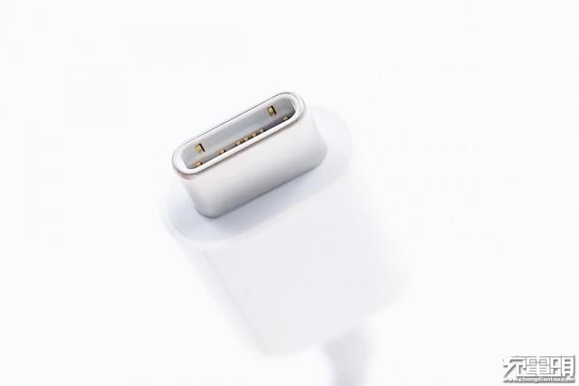 苹果MagSafe磁吸式无线充是指向未来的吗？