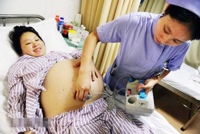 超级宝妈|辣妈生完四胞胎身材恢复迅速,晒出肚子却让人寒颤:做妈妈的代价