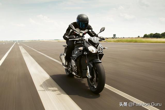 宝马摩托车发表 2021 年款 S 1000 R