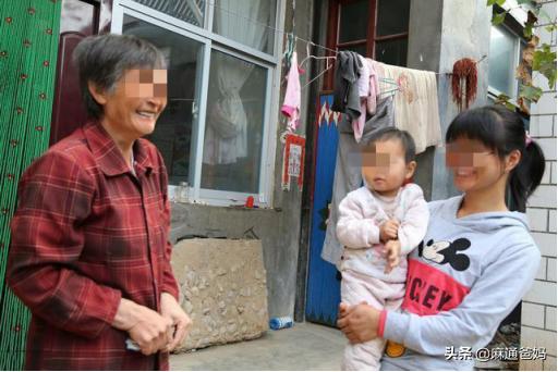 「超级宝妈」产妇奶水充足却不给孩子喂奶，婆婆动手打骂，后又向儿媳妇道歉