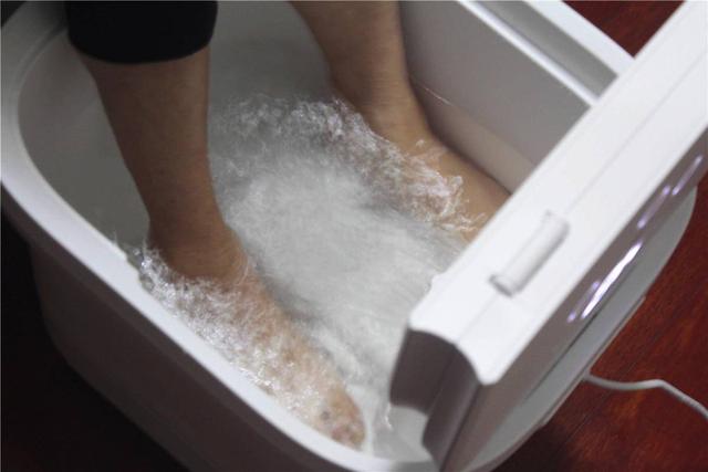 智能冲浪从脚开始！秋冬给父母一个呵护，小米有品高颜值泡脚体验