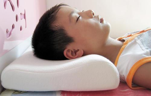 「你的育儿经」从小睡枕头的孩子，和从不睡枕头的娃，智力有啥差异？父母要知晓