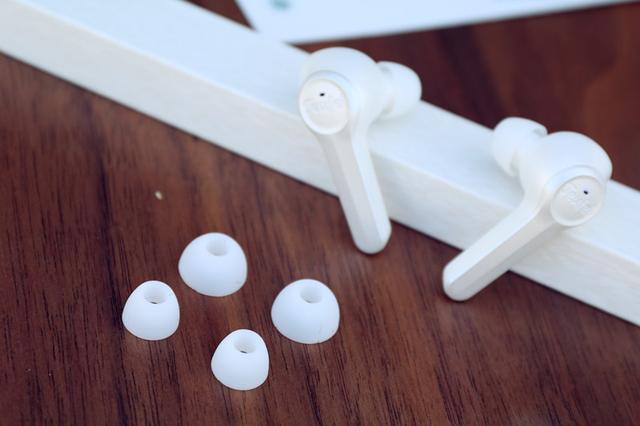 把操作做到小学生都能上手即用，德国版AirPods半个月体验