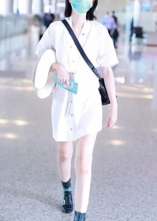 红梅千雪|还想说乔欣是“腿精”？看她离开精修的腿