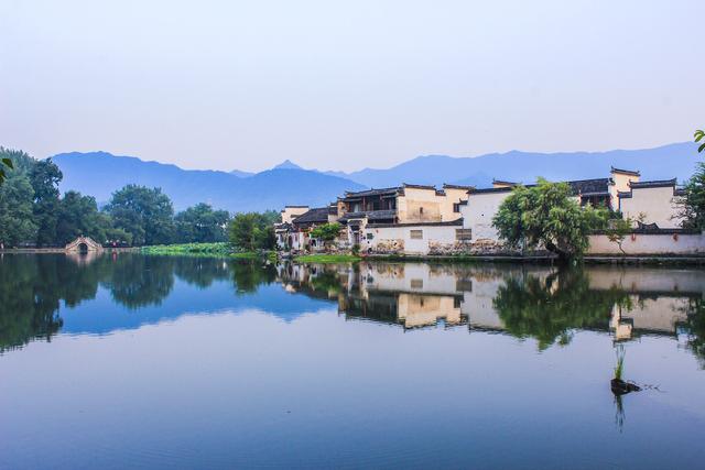 「行路万里」皖南最有特色的古村,一个原仅有十三间房,一个有规模宏大祠堂群