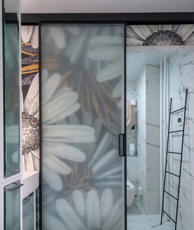 46㎡做两房，客厅装满大书柜，儿童房架在半空，全屋超实用