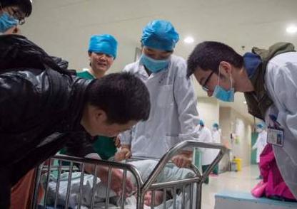 超级宝妈|22岁产妇生娃，产房外4人自称“宝爸”，护士听了一脸懵