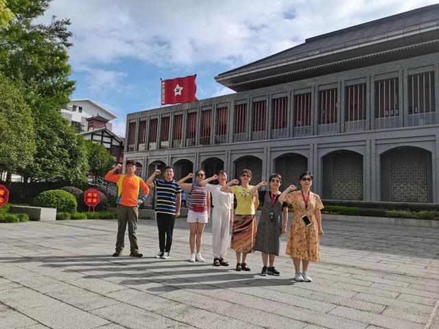 超燃！杭州37名热血老人，自驾走遍半个中国