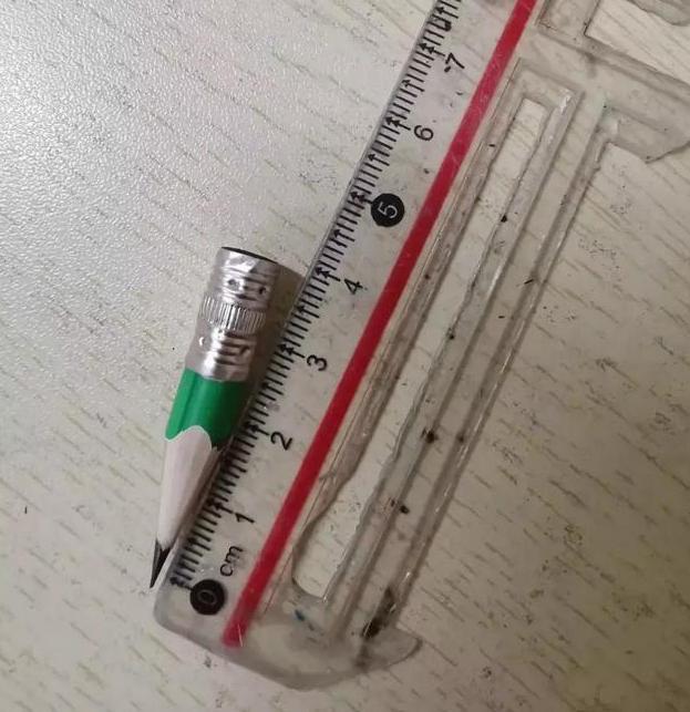 [你的育儿经]孩子书包掉出各种黑科技，如何一键帮孩子整理书包？