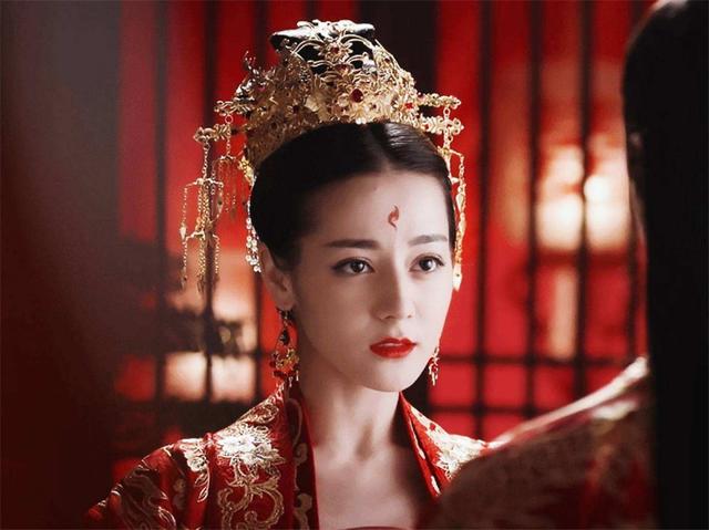 「超级宝妈」宝妈跟风电视剧给娃取名“凤九”，宝爸皱眉：我这个姓，合适吗？