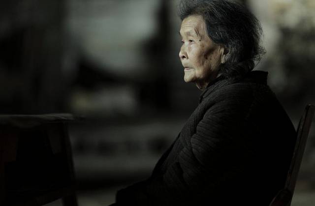 「暖先生格调」儿子写烧给母亲的祭文，看哭了13亿中国人！