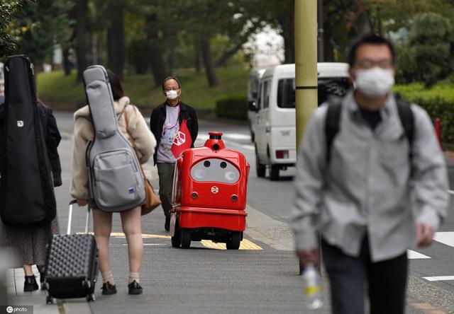 机器人|日本自动行走送货机器人上路试运营 往返邮局医院之间