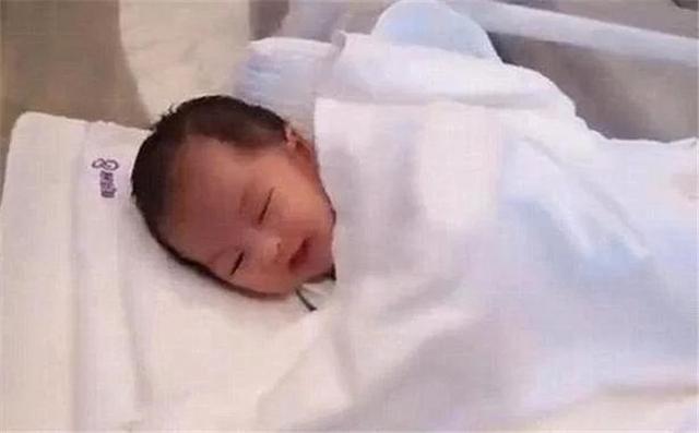 『超级宝妈』90后宝妈生下“最美新生儿”，颜值超高，医生：和这些行为有关