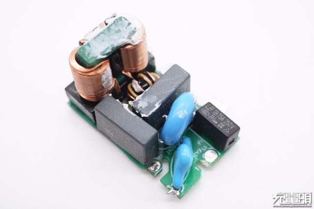 联想90W双C口氮化镓快充拆解，双口45W快充，内部设计爱了