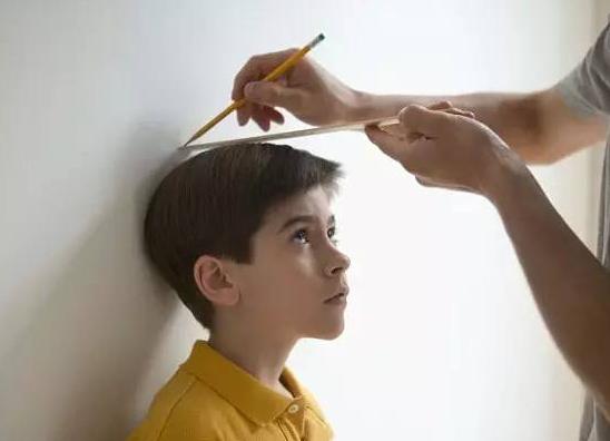 「你的育儿经」这三种特征的孩子难长高,家长早知道早干预,超过14岁就迟了!